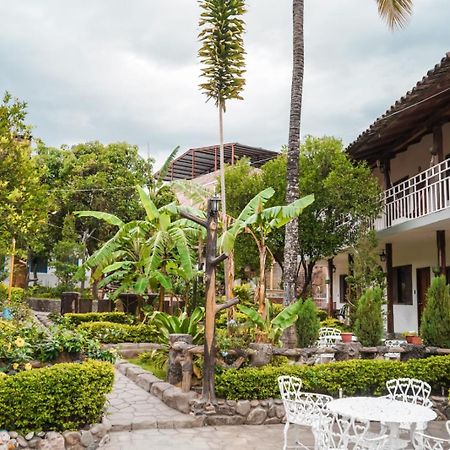 Hostal Jardin Escondido Vilcabamba Exterior photo
